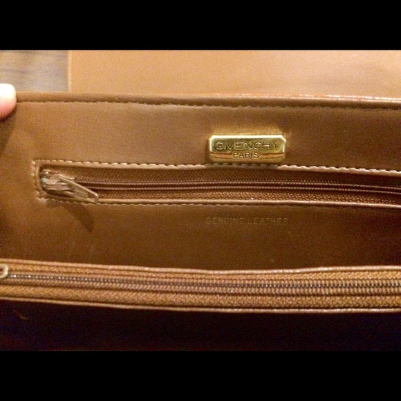 💯 Authentic Givenchy Crossbody - Picture 5 of 11